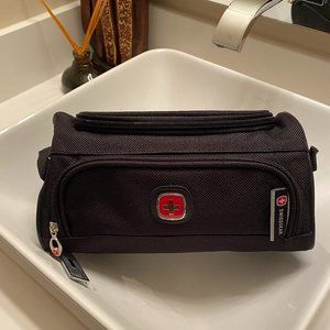 🎁 GIFT IDEA: NWT SWISSGEAR Toiletry Bag
